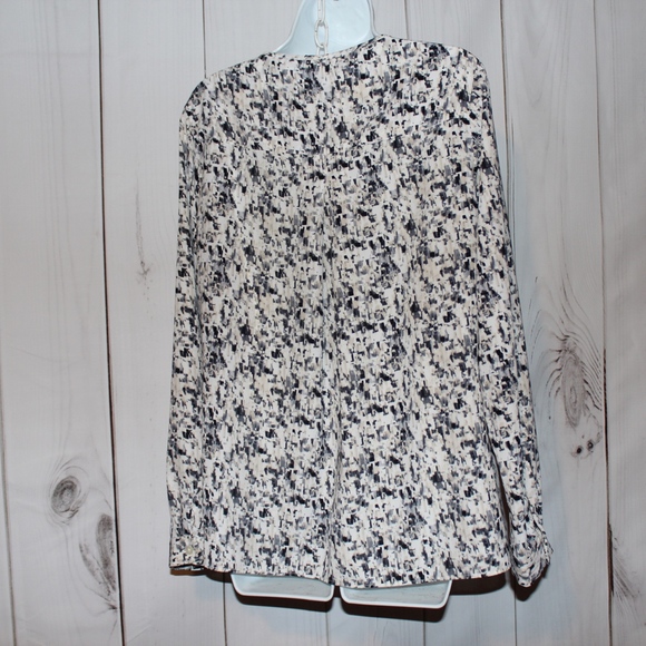 CAbi Abstract Print Blouse Medium M - Picture 4 of 8